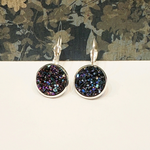 Earrings - Picture 1 of 2